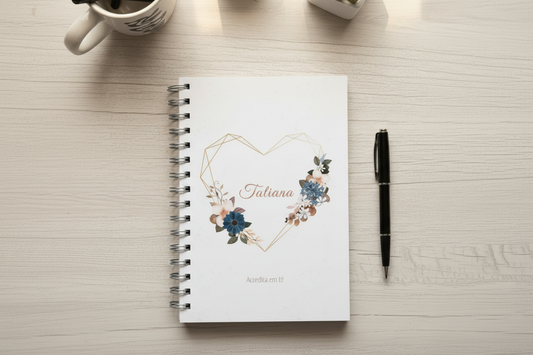 agenda personalizada com nome e coração com enfeites florais