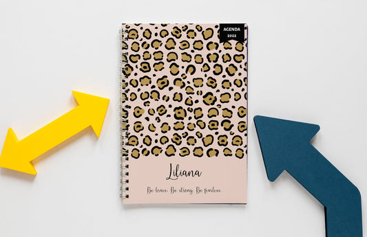 agenda personalizada com nome e padrão animal print