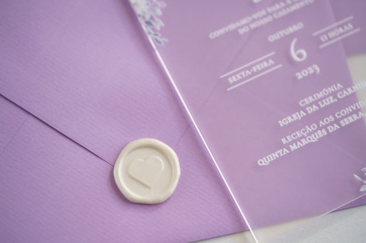 convite de casamento acrilico com tema floral lilas