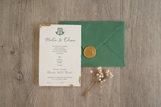 convite de casamento artesanal em letterpress baixo relevo com decoracao em dourado