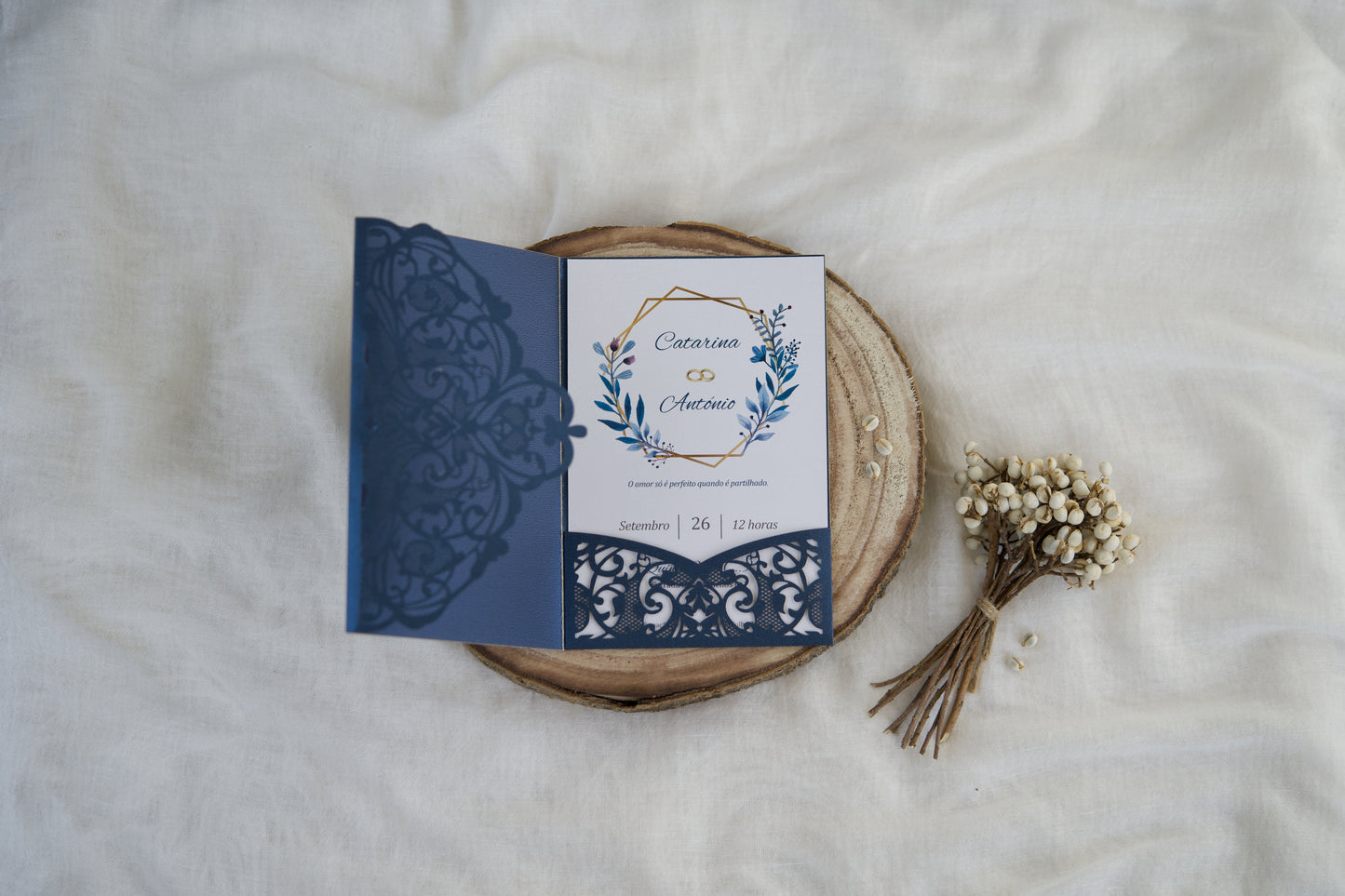convite de casamento rendado azul corte laser