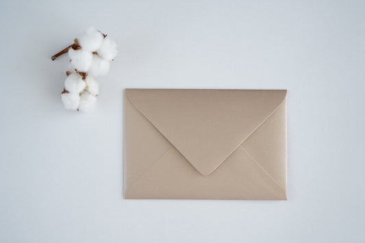 envelope bege rosado metalizado para convites