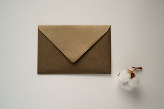 envelope castanho metalizado para convites