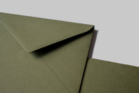 envelope verde oliva para convites