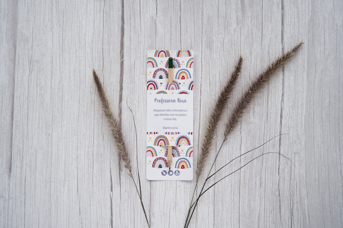 Lápis plantável Sprout™ com cartão personalizado arco-íris boho — prenda sustentável para educadora ou professora