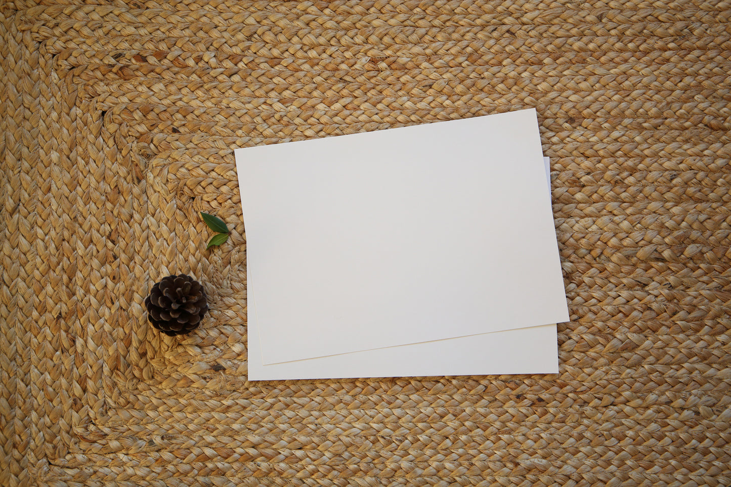papel branco para convites de casamento