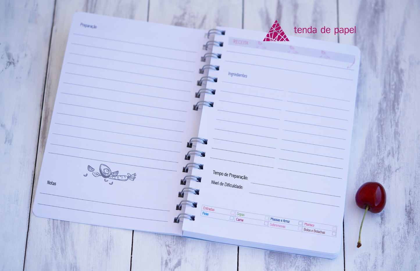 Caderno de receitas personalizado com capa e folhas estruturadas para ingredientes