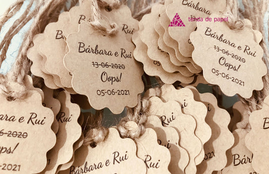 Etiquetas personalizadas em cartolina kraft com fio rústico