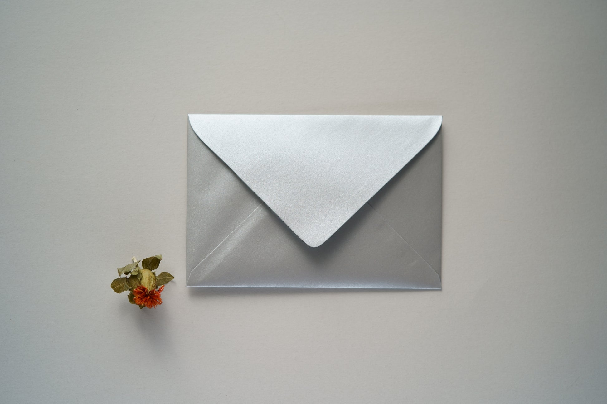 envelope-prateado-para-convites