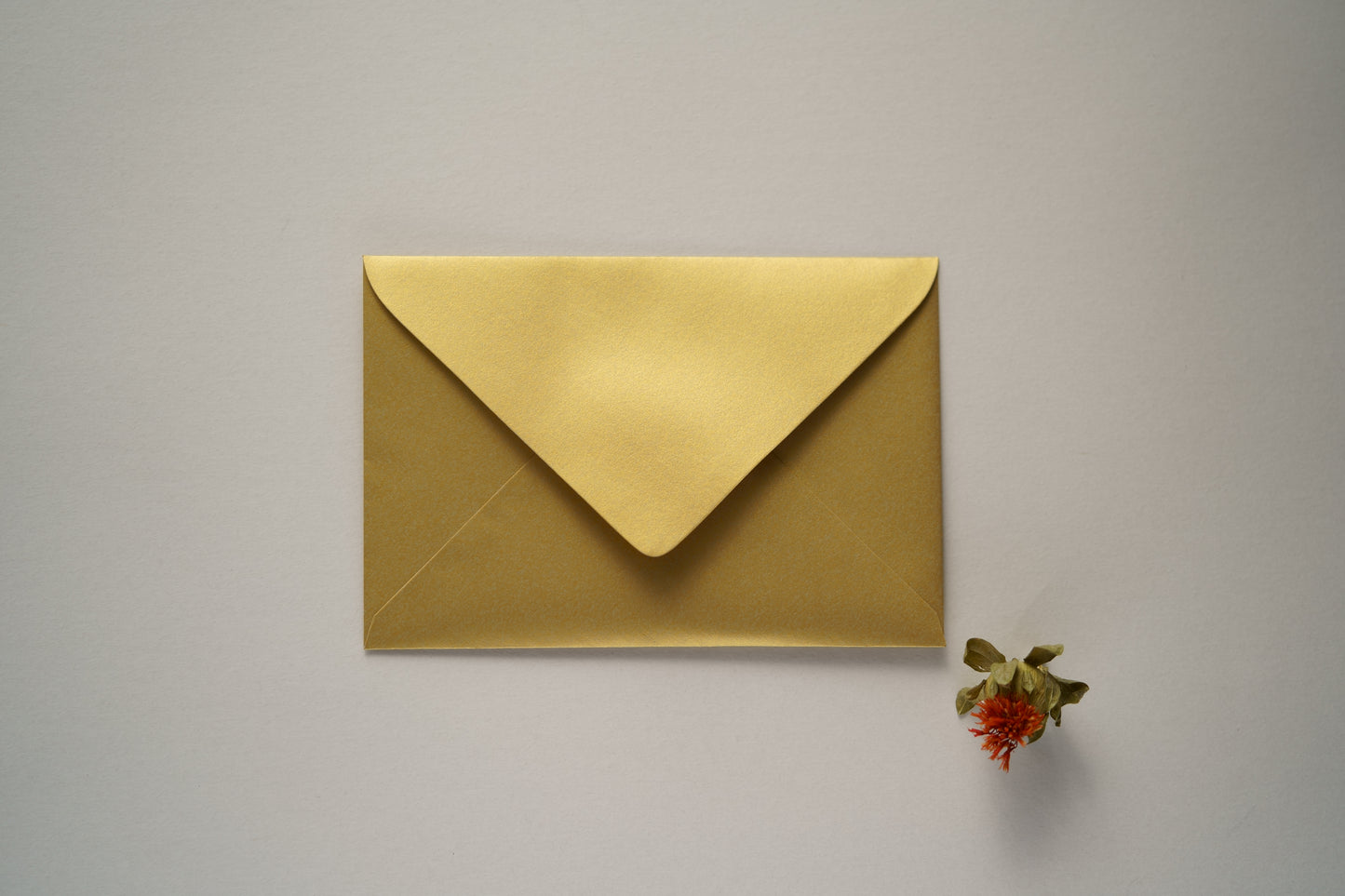 envelope-dourado-convites-12x17