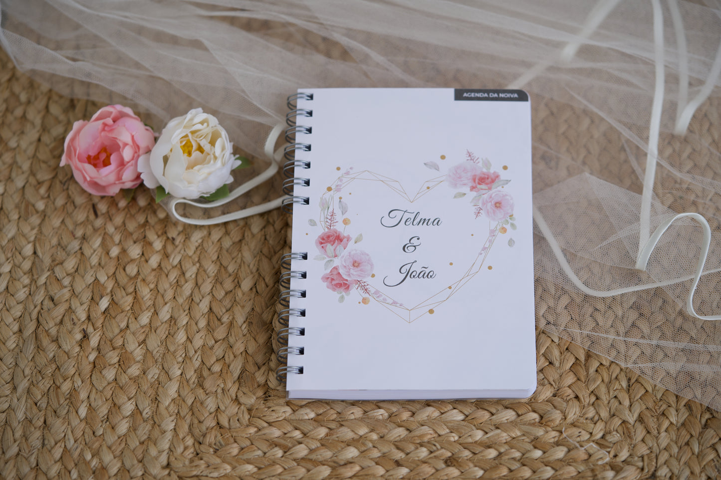 agenda da noiva planner minimalista com design limpo e atemporal — capa personalizada com nomes do casal