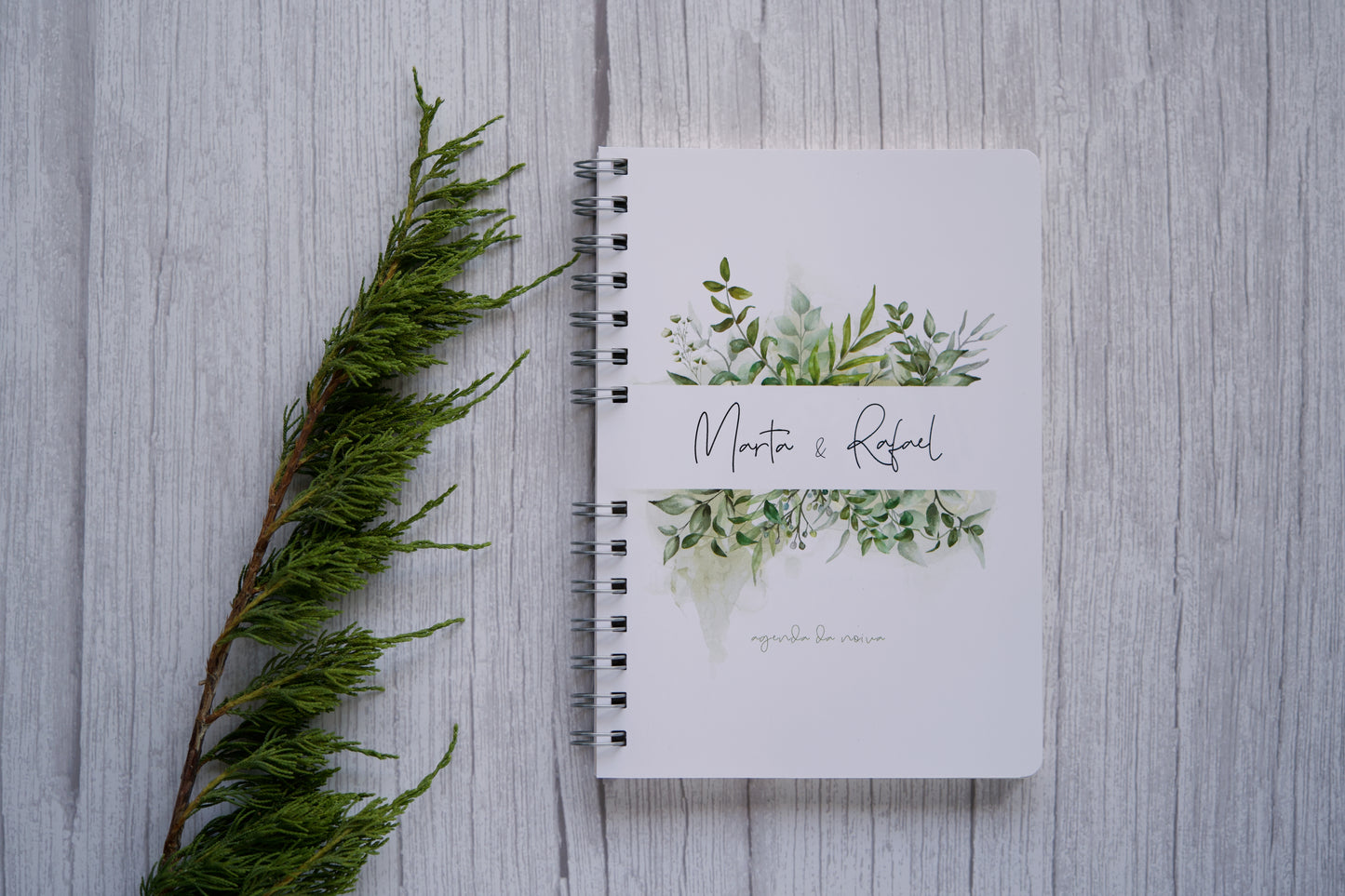 agenda da noiva planner natural com design orgânico e sereno — capa personalizada com nomes do casal