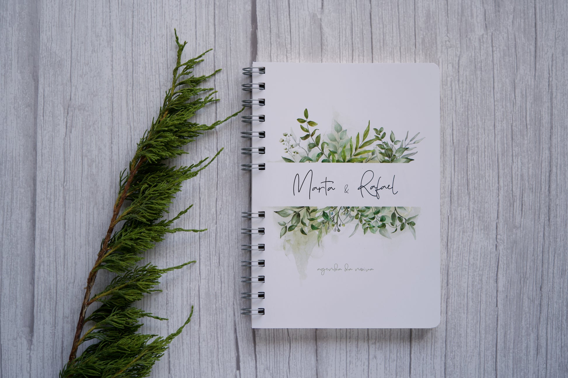 agenda da noiva planner natural com design orgânico e sereno — capa personalizada com nomes do casal