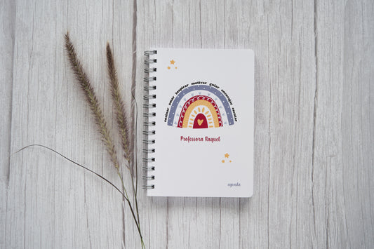 Agenda personalizada A5 — capa Arco-Íris vibrante e criativa com nome impresso