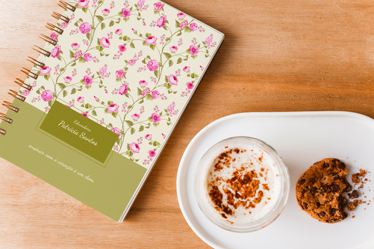 Agenda personalizada A5 — capa com design floral verde e rosa, fresco e delicado