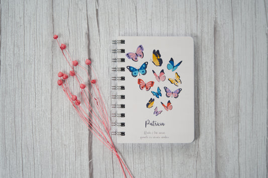 Agenda personalizada A6 com nome — capa Borboletas com design delicado e exclusivo