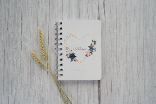 agenda personalizada a6 com nome e coração com enfeites florais