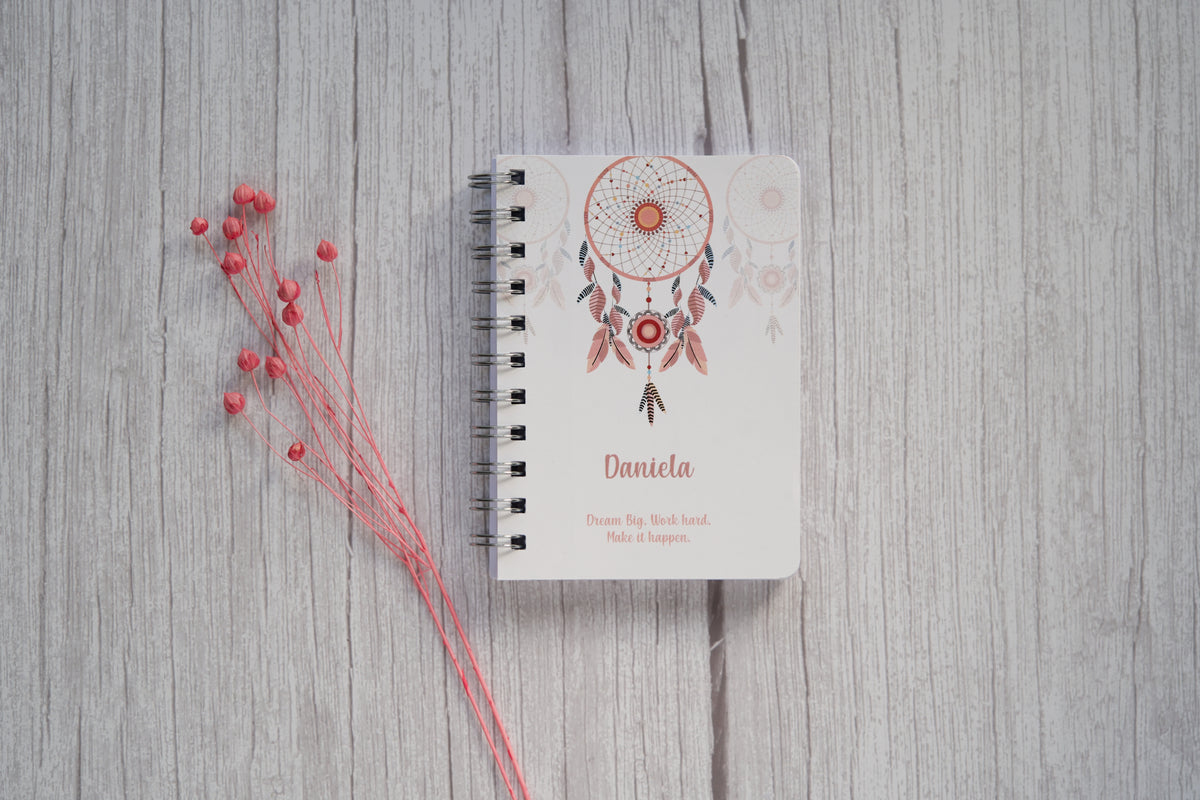 Agenda personalizada A6 Dreamcatcher — capa com design de caça-sonhos