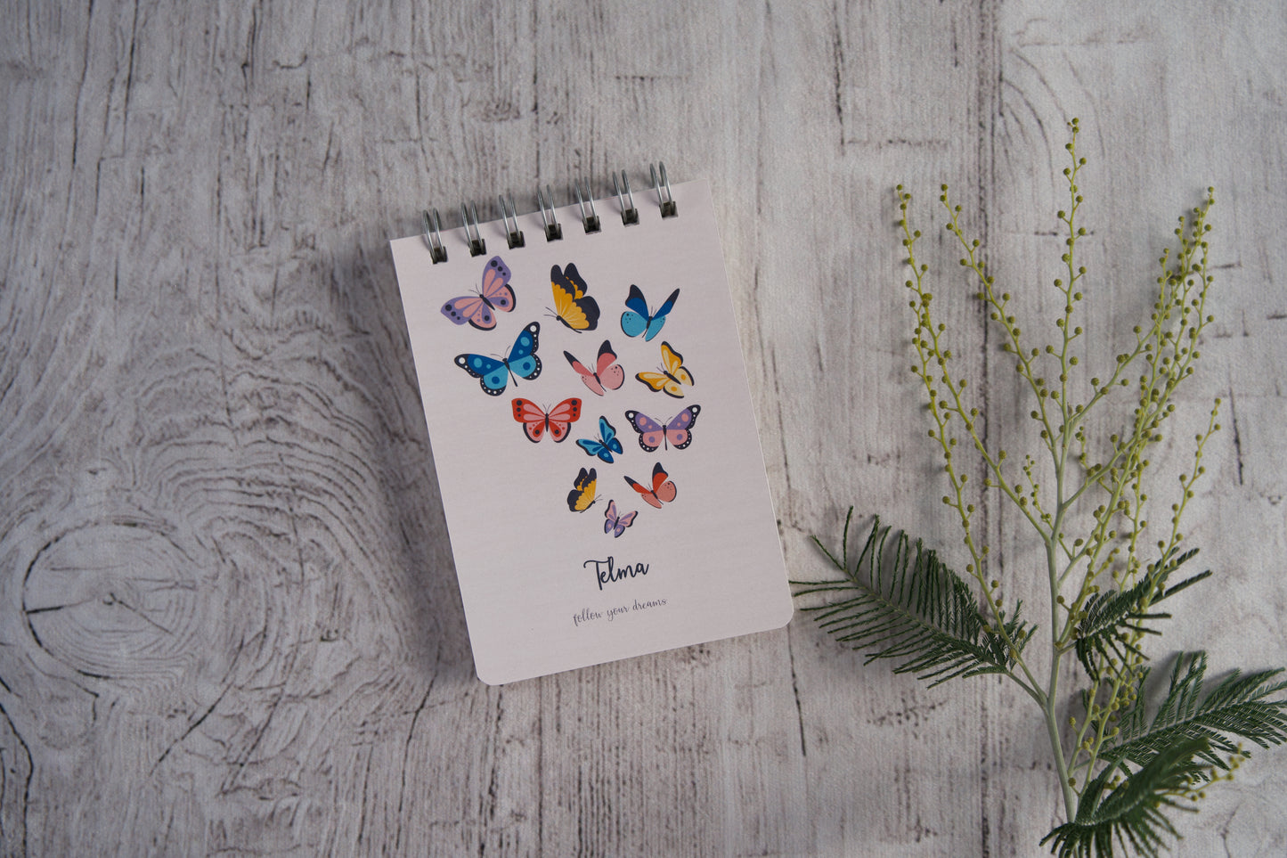 Bloco de notas A6 personalizado com nome — capa Borboletas coloridas