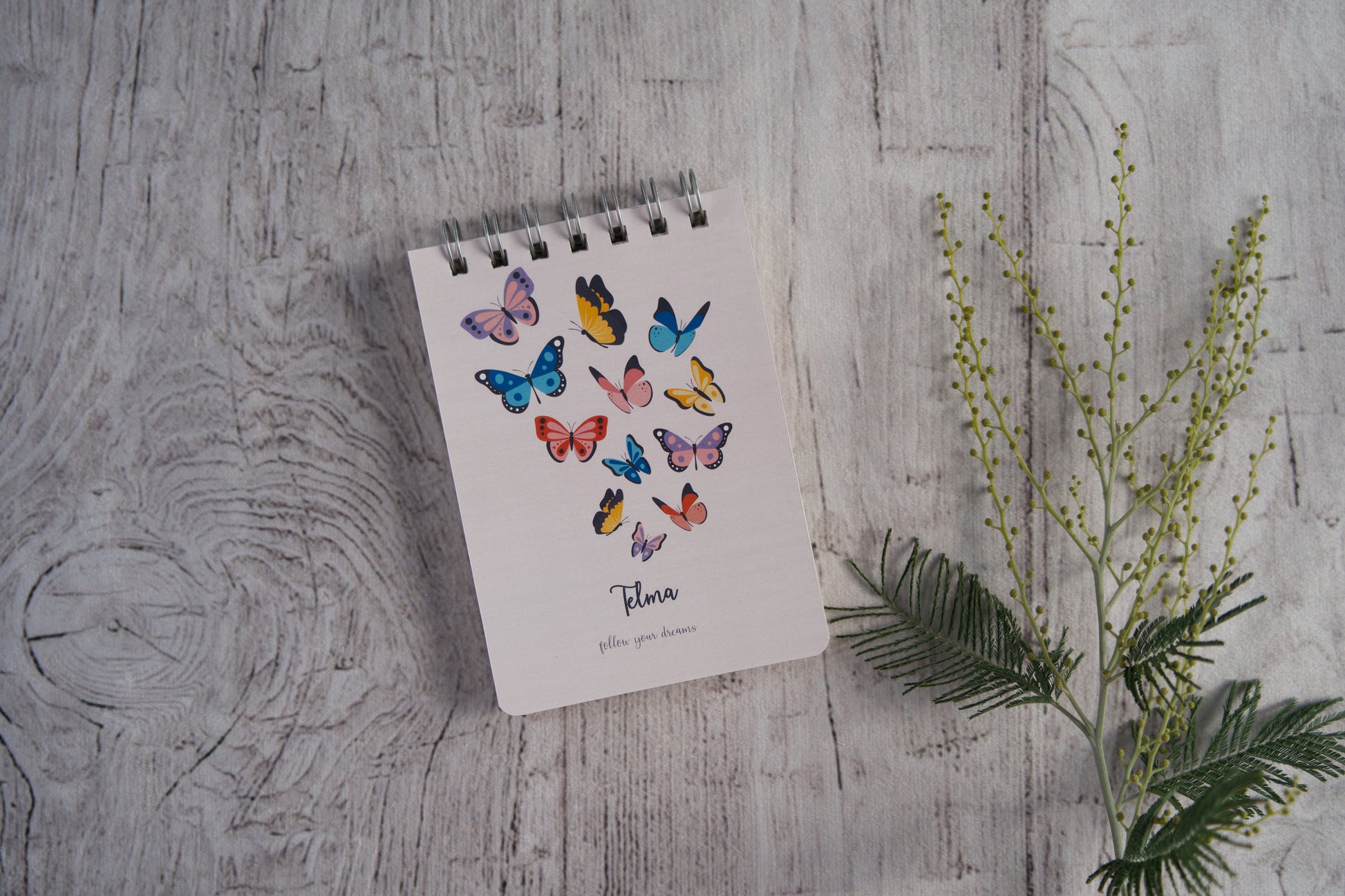 Bloco de notas A6 personalizado com nome — capa Borboletas coloridas