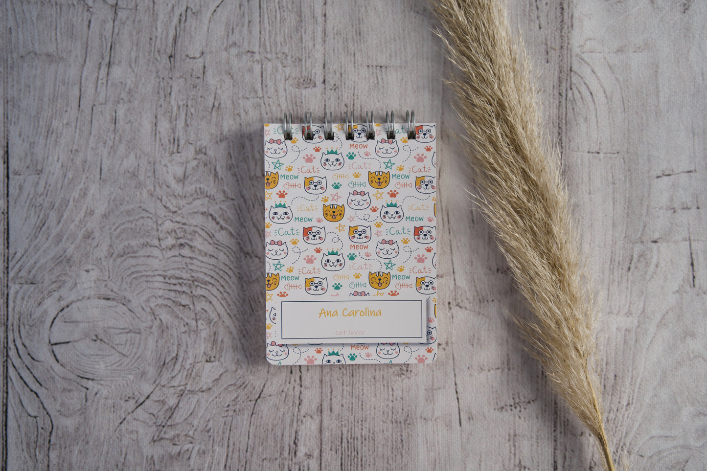 Bloco de notas A6 personalizado com nome — capa Gatos coloridos e divertidos