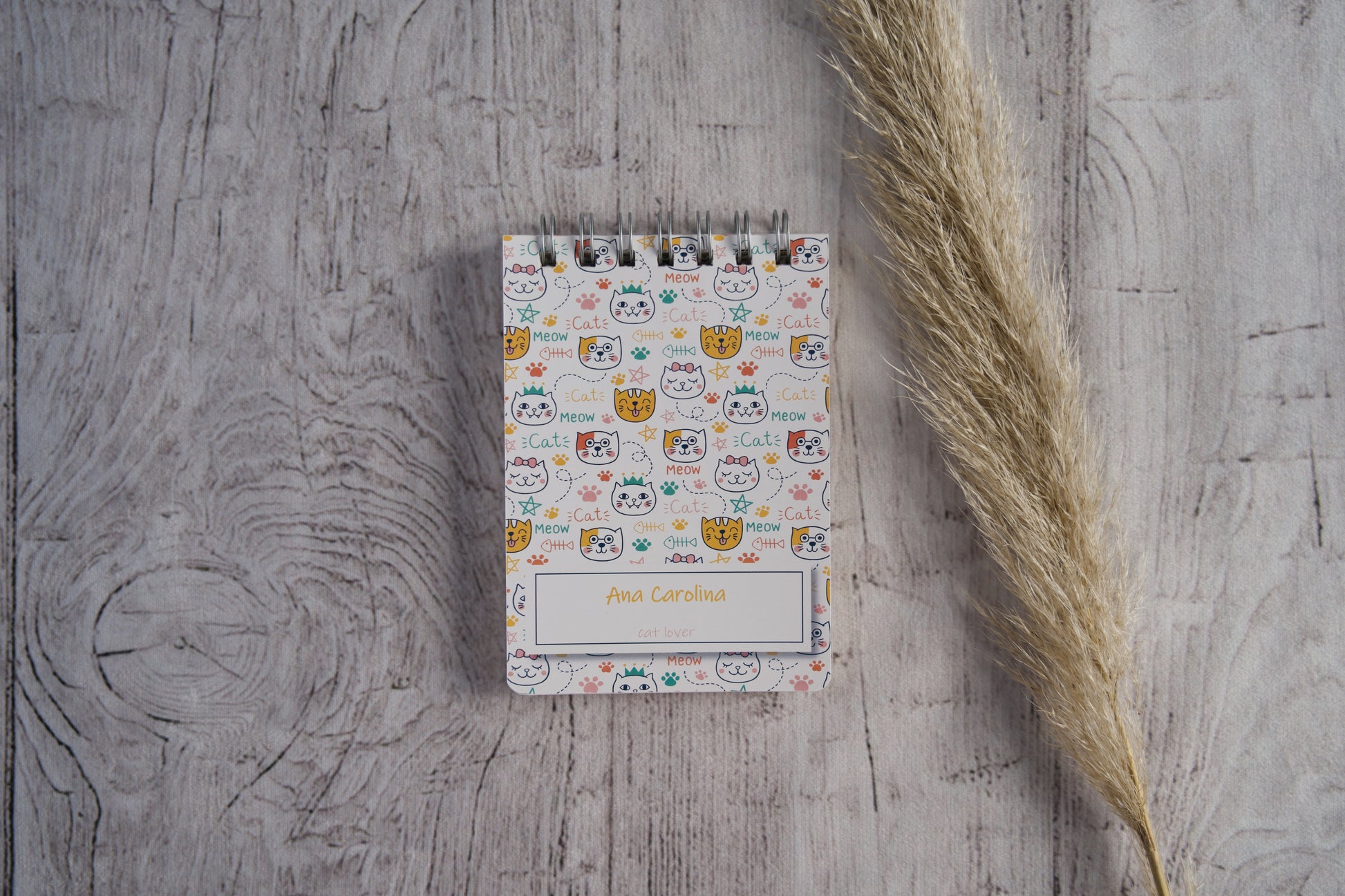 Bloco de notas A6 personalizado com nome — capa Gatos coloridos e divertidos