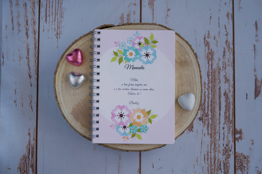 Caderno personalizado Dia da Mãe — design floral rosa