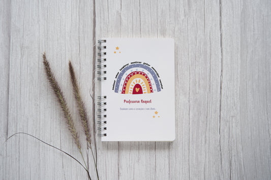 Caderno personalizado com nome — capa Arco-Íris boho colorida