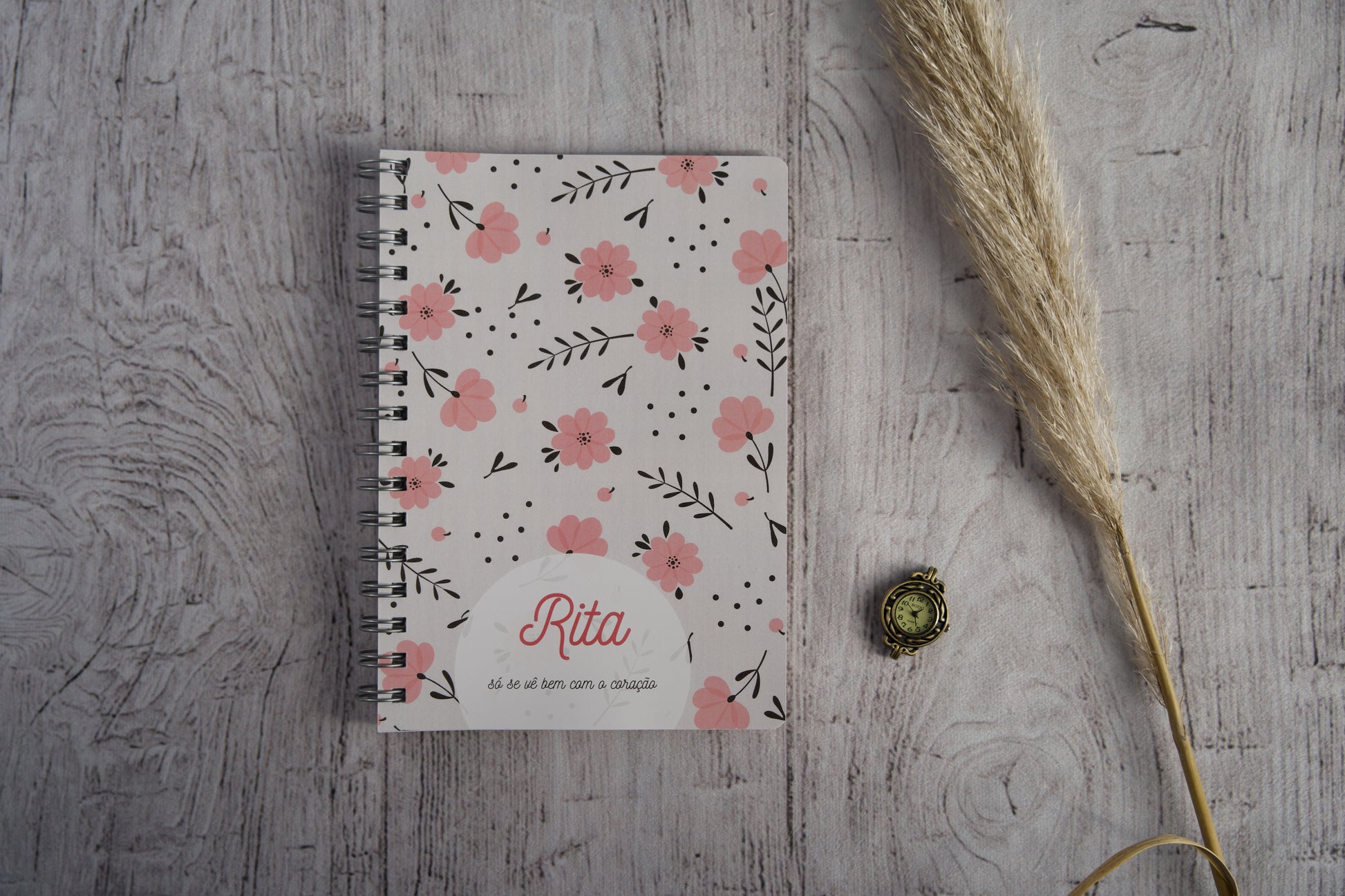 Caderno personalizado com nome — capa Rosa/Cinza floral e delicada