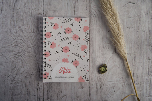 Caderno personalizado com nome — capa Rosa/Cinza floral e delicada