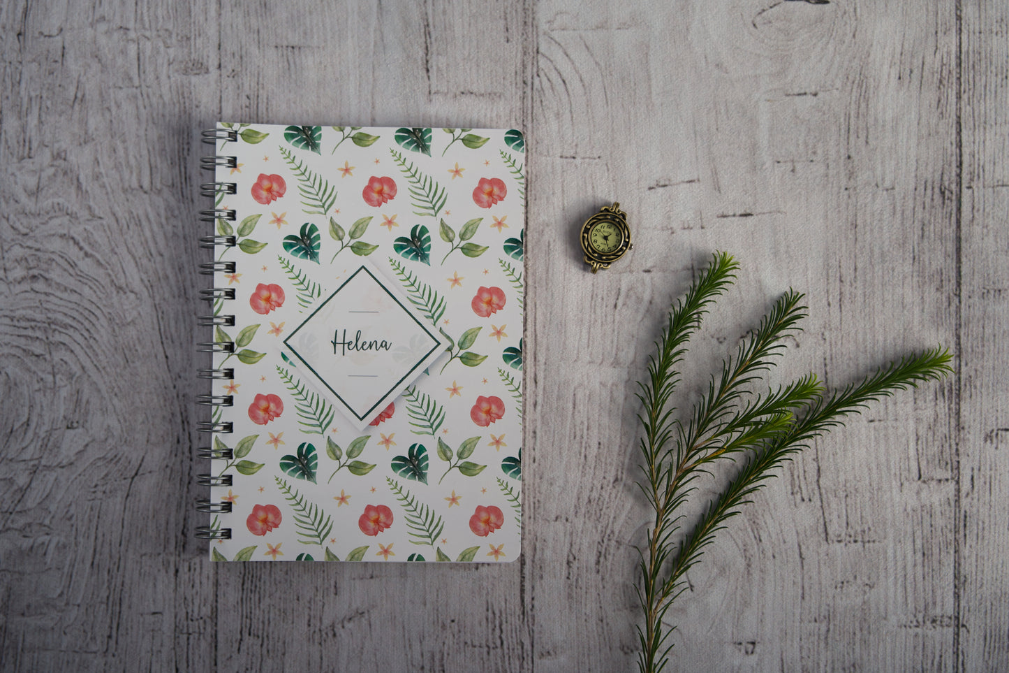 Caderno personalizado com nome — capa Tropical com motivos vibrantes