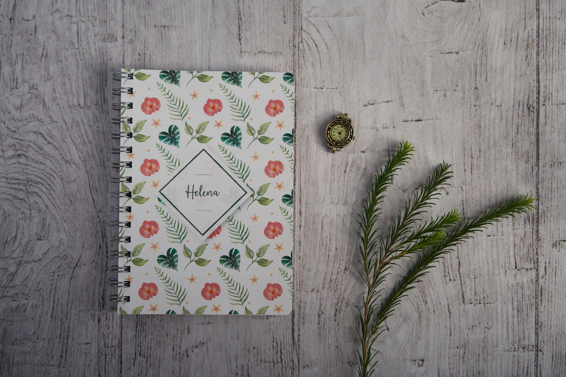 Caderno personalizado com nome — capa Tropical com motivos vibrantes