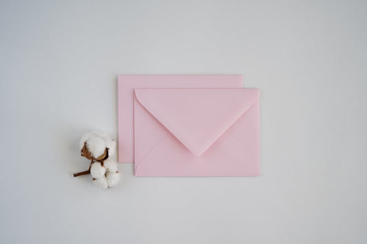 envelope rosa claro para convites