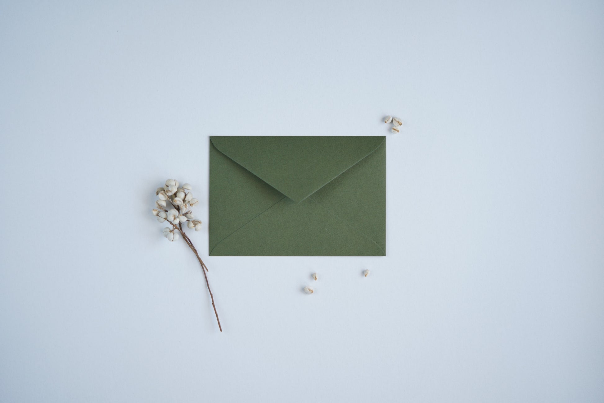 Envelope verde oliva mate B6 para convites de casamento — papel de algodão 120 gr., tom verde marcante e natural