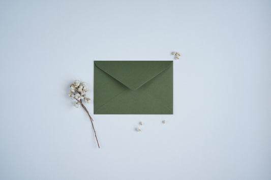 Envelope verde oliva mate B6 para convites de casamento — papel de algodão 120 gr., tom verde marcante e natural