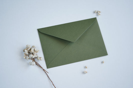 Envelope verde oliva mate B6 e quadrado para convites — papel com alto teor de algodão, 120 gr., acabamento mate ultra suave