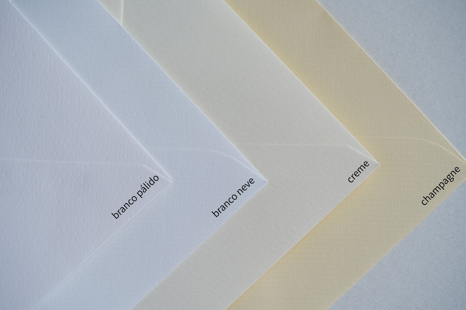 Envelopes texturizados B6 para convites de casamento — detalhe da textura mate