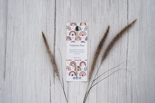 Lápis plantável Sprout™ com cartão personalizado arco-íris boho — prenda sustentável para educadora ou professora