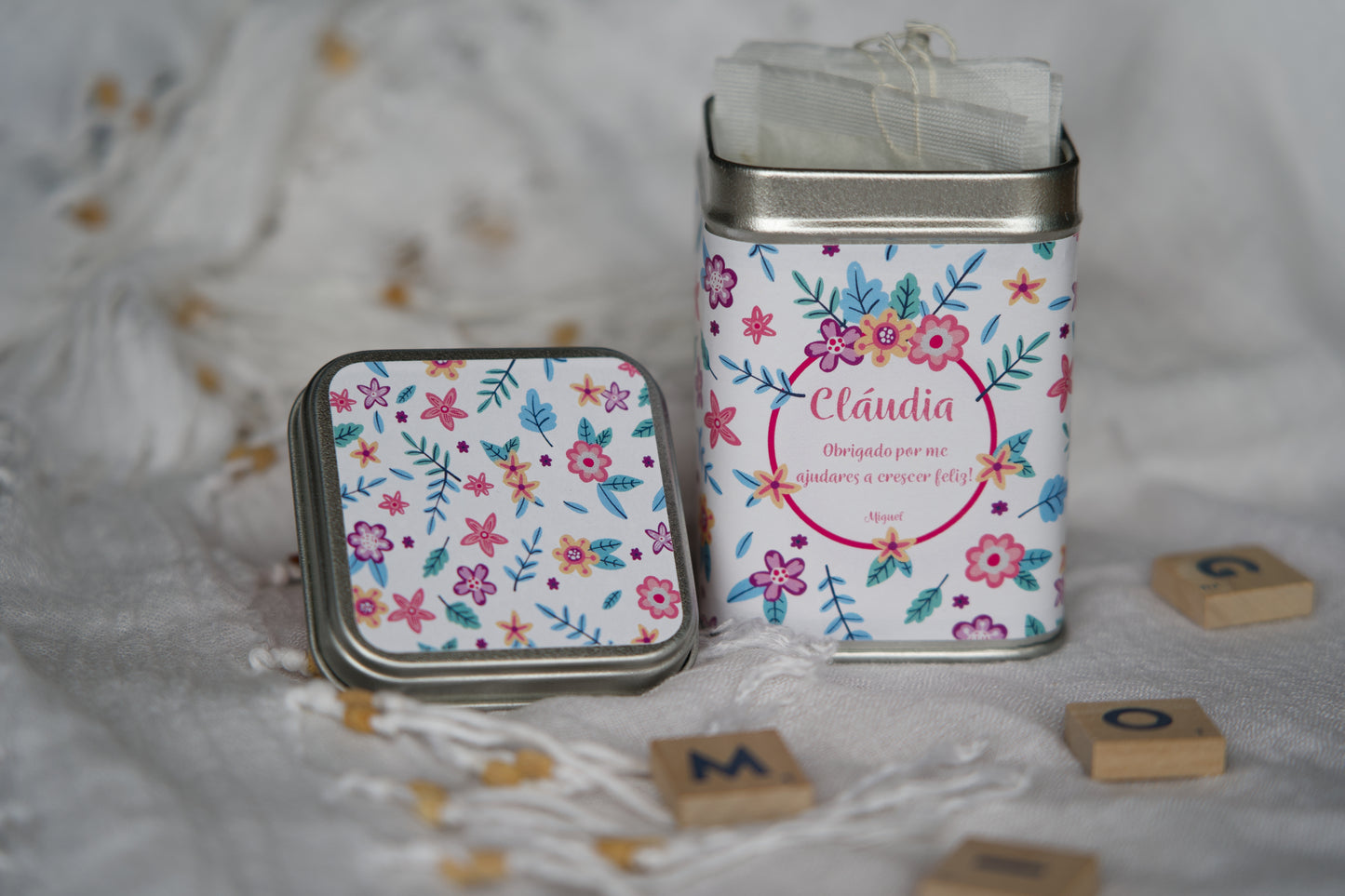 lata de chá personalizada para educadora com design floral
