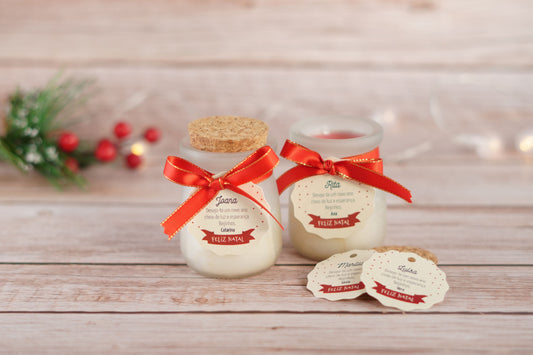 Vela perfumada a baunilha com etiqueta e mensagem personalizada — a prenda de Natal original para amigo secreto ou pessoa especial.