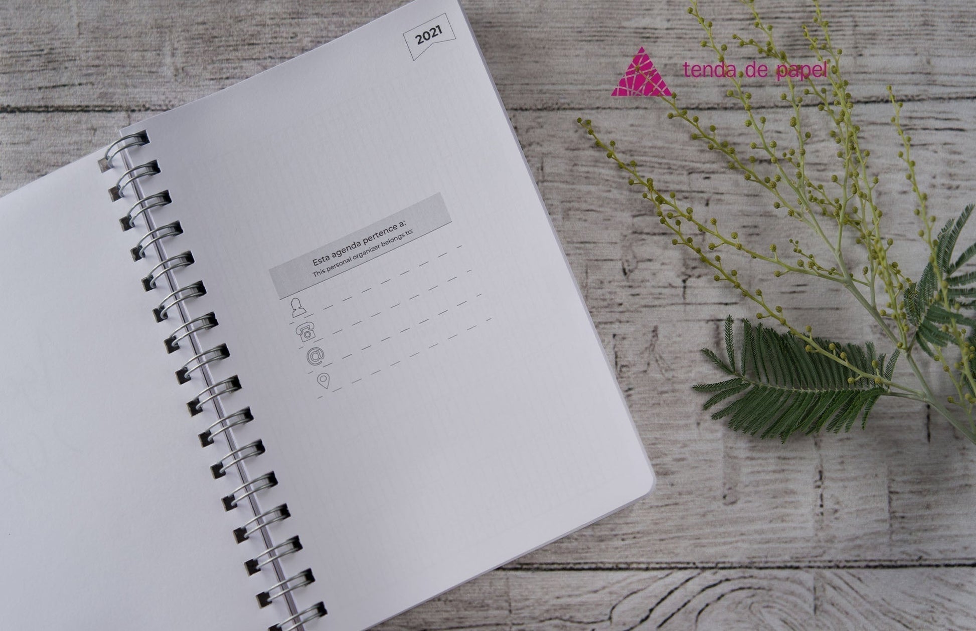 Agenda personalizada A5 — página de identificação com nome e contactos