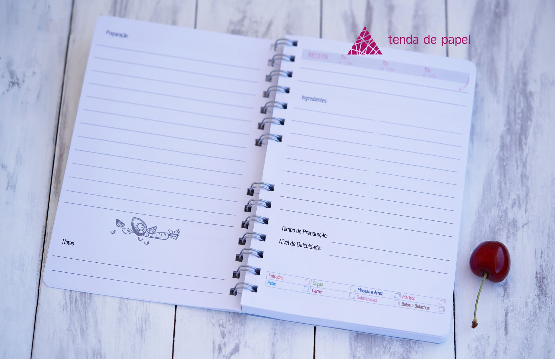 Caderno de receitas personalizado com capa e folhas estruturadas para ingredientes